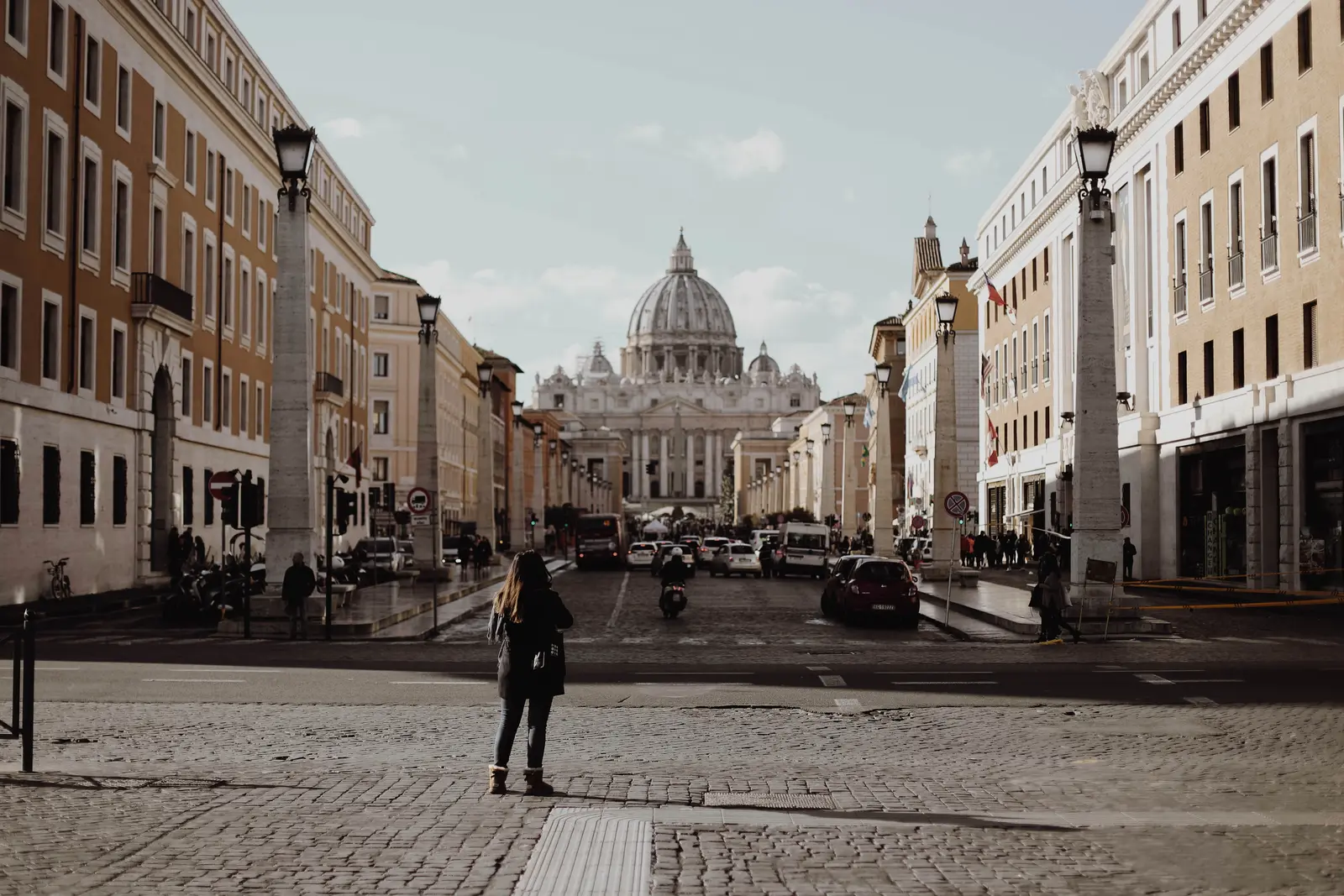 Calle de Roma con la Basílica de San Pedro al fondo